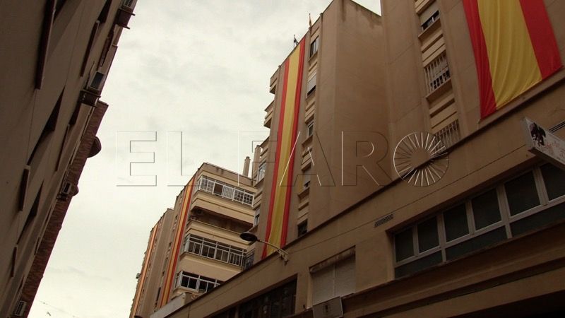 bandera-espana-edificio-real-90-010