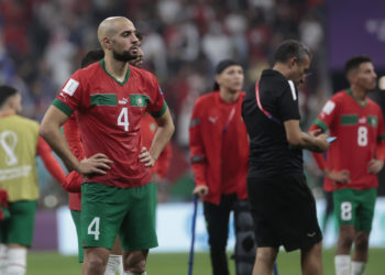 GR3121. AL BAIT (CATAR), 14/12/2022.- Sofyan Amrabat de Marruecos reacciona hoy, al final de un partido de semifinales del Mundial de Fútbol Qatar 2022 entre Francia y Marruecos en el estadio Al Bait en Jor (Catar). EFE/ Juan Ignacio Roncoroni
