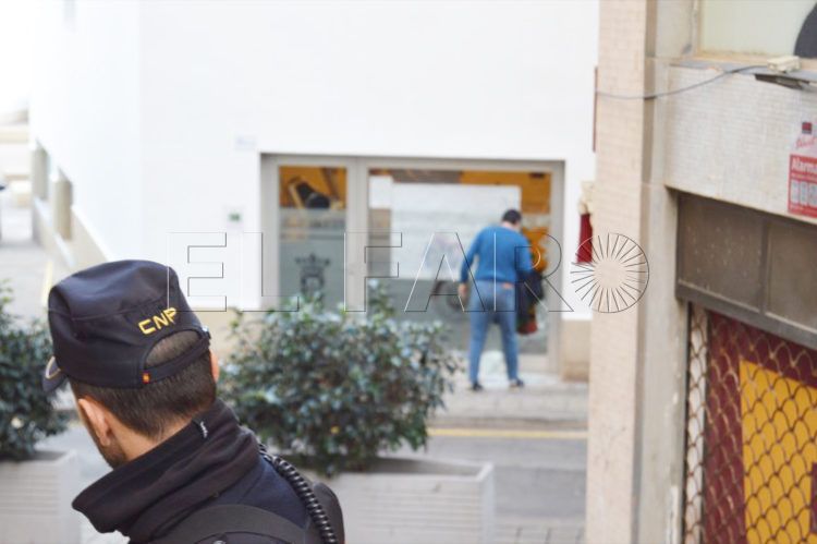 trabajadora-hercules-se-encierra-conservatorio-004