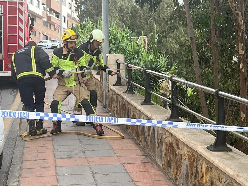 bomberos-incendio-recinto-004