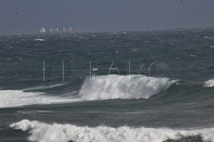 asi-sortean-temporal-buques-mercantes-033