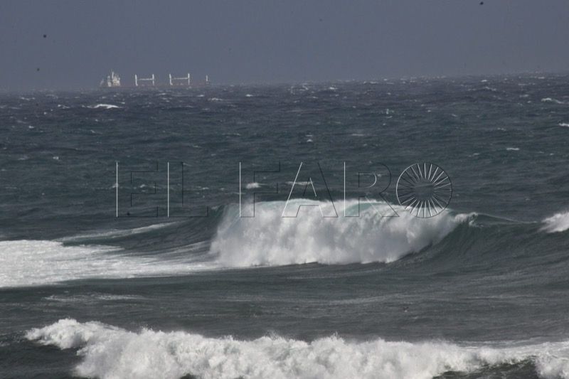 asi-sortean-temporal-buques-mercantes-033