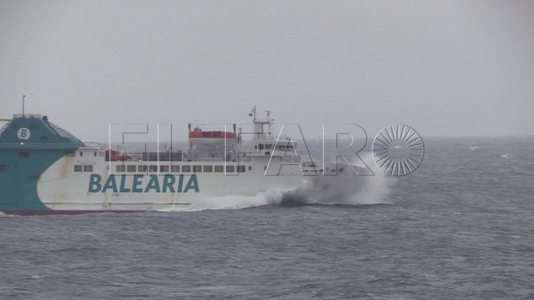 barcos-temporal-estrecho-005