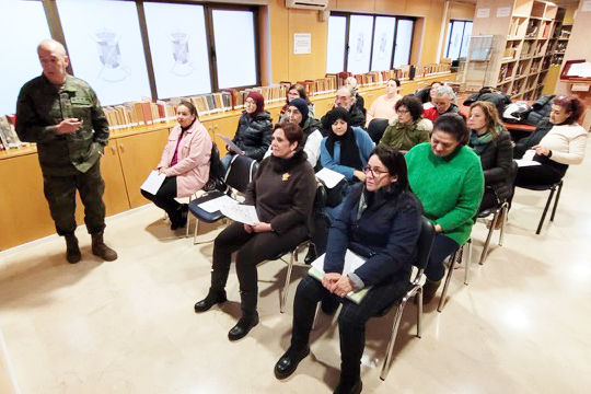 visita-biblioteca-militar-alumnos-taller-empleo-002