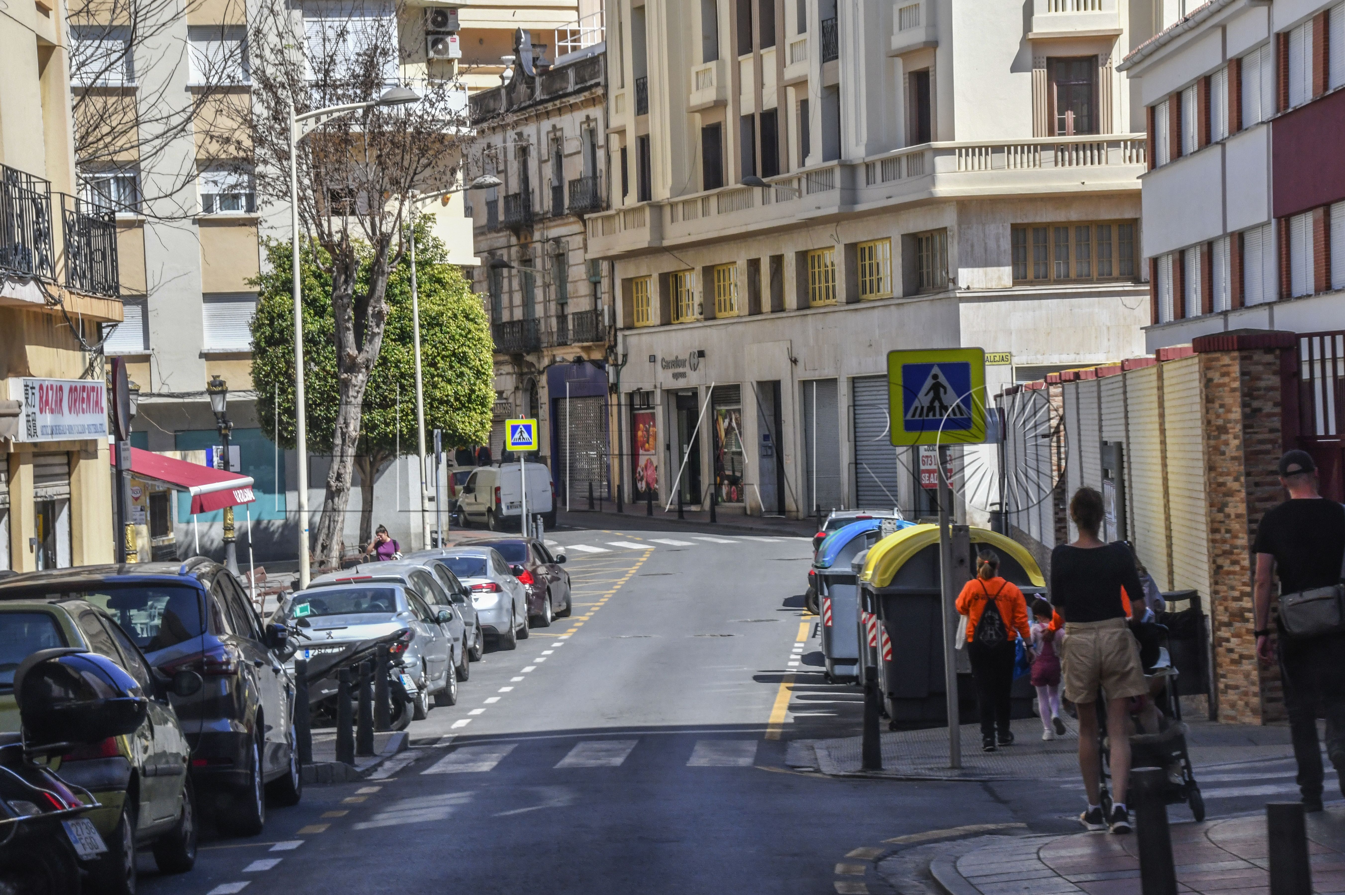 gente-andando-calle-real