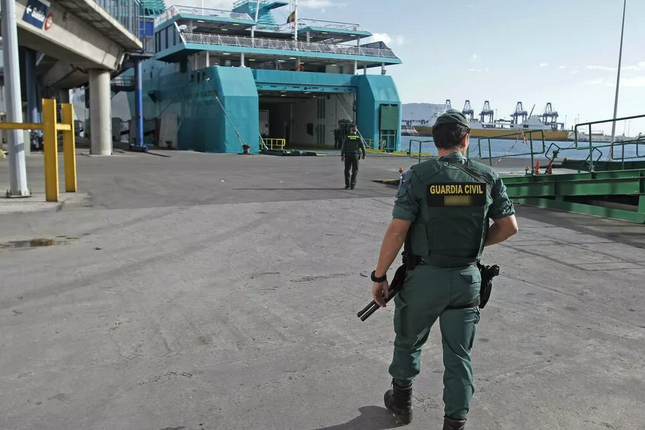 guardia-civil-puerto-algeciras-barco