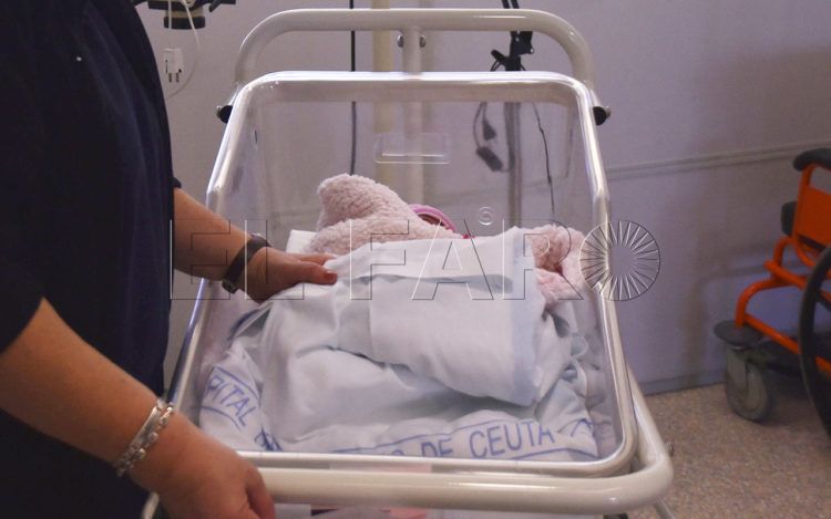 nacimientos-bebe-hospital-scaled