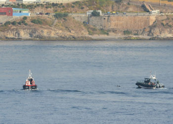 buque-ysabel-armada-guardia-civil-rescatan-naufrago-1