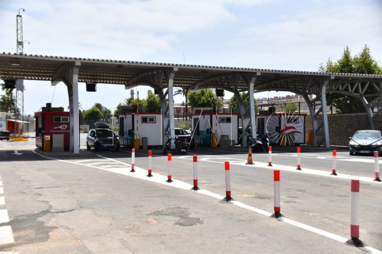 entrada-coches-control-puerto-embarque-ope