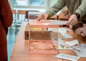 fumarola-voto-elecciones-001