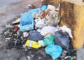jovenes-principe-limpian-basura-plazoleta-4
