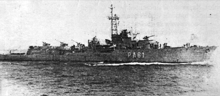 La corbeta 'Descubierta', navegando por las costas de Ifni-Sáhara en la campaña 1957-58