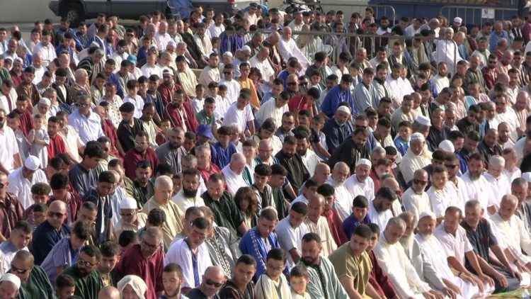 Loma Margarita se llena para el rezo colectivo del Eid Al Adha