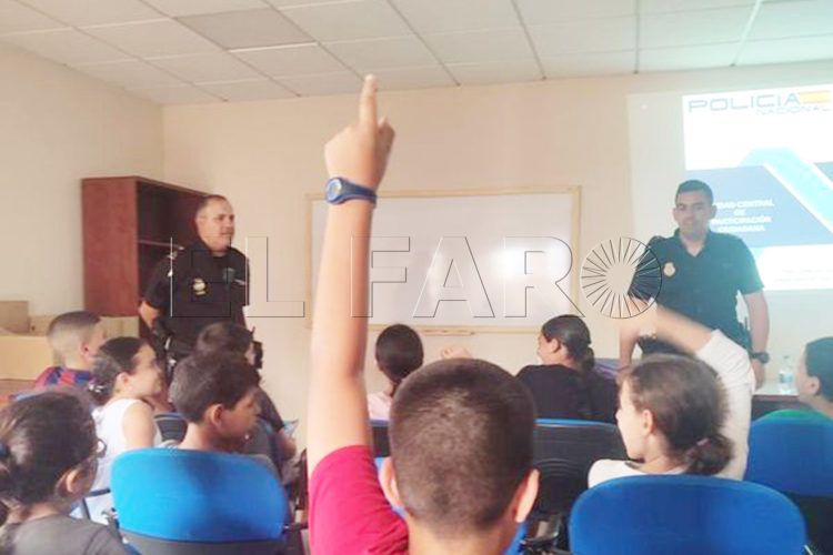 policia-nacional-metamorfosis-riesgos-internet-2