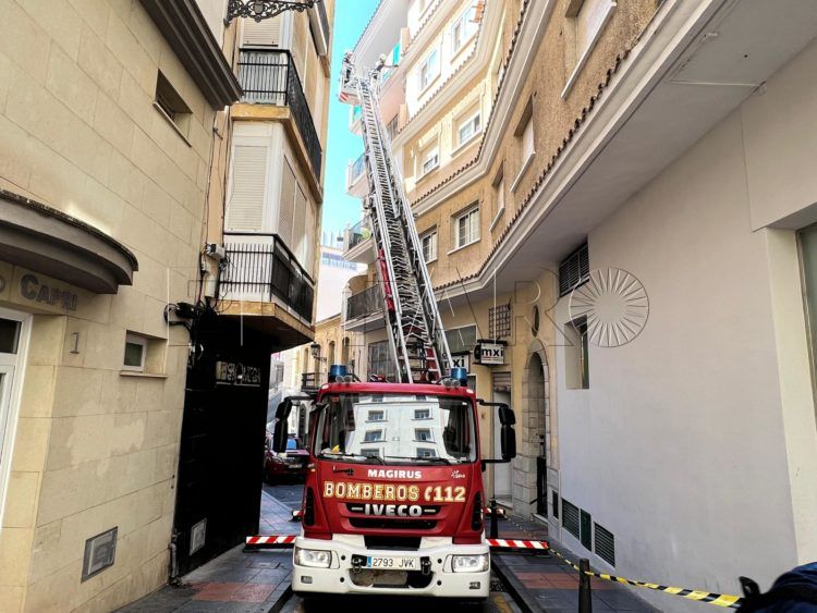 cascotes-bomberos-calle-marques-santa-cruz-7