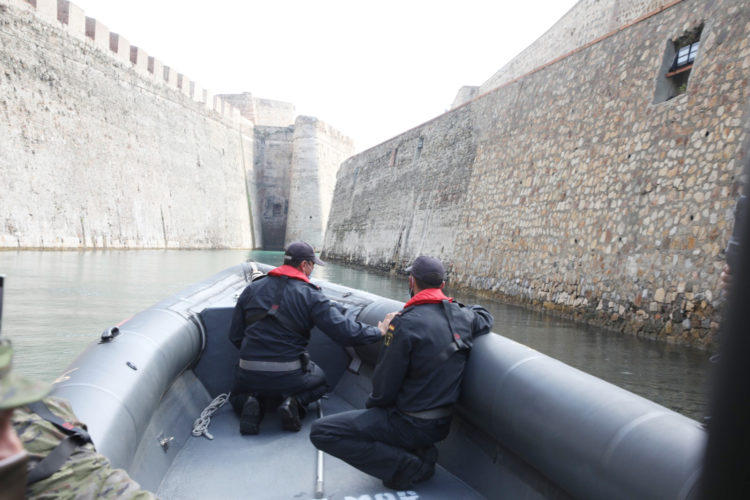 compania-mar-armada-foso-murallas-reales