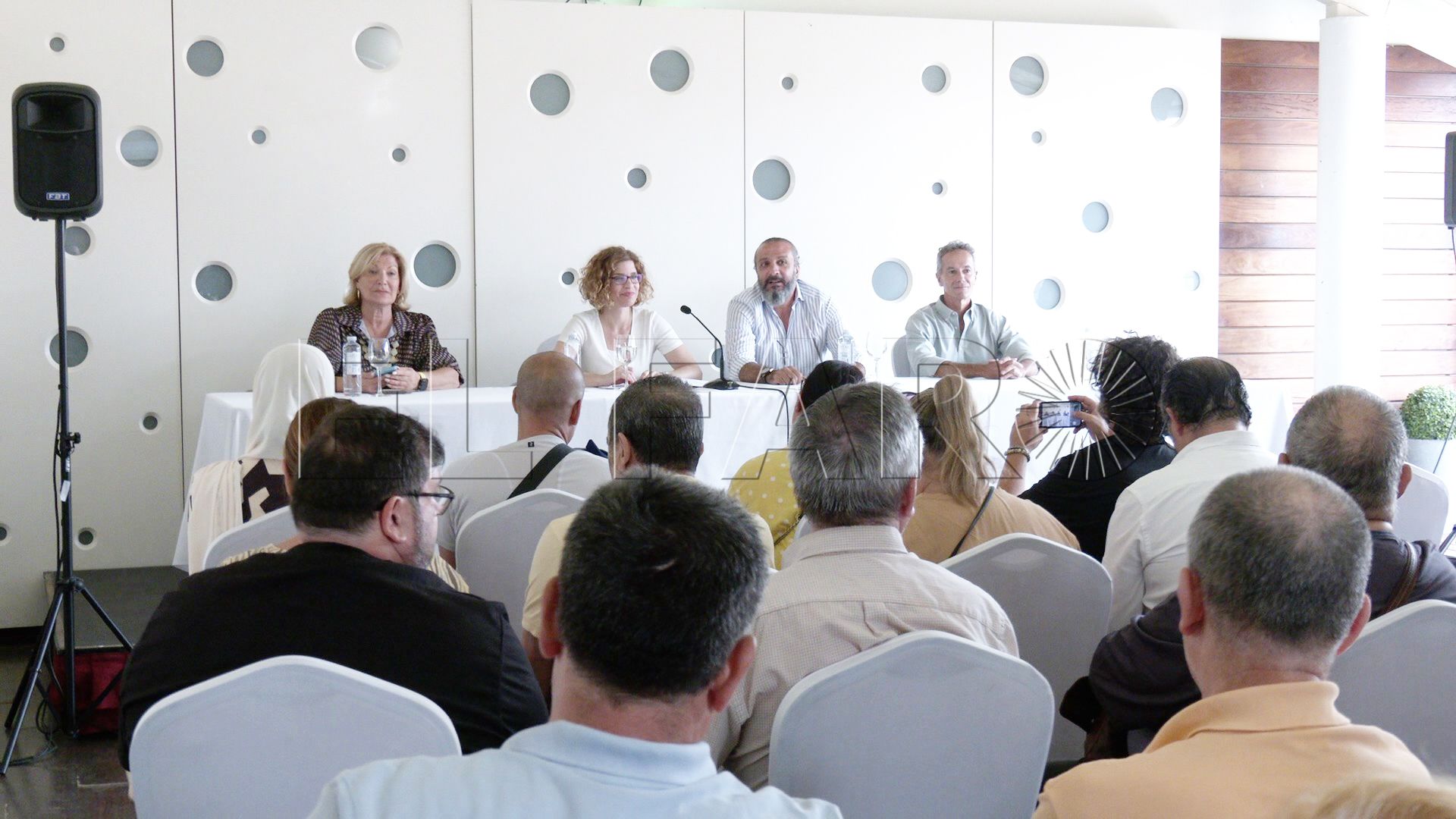 hana-jalloul-secretaria-politica-internacional-cooperacion-psoe-encuentro-militantes-3