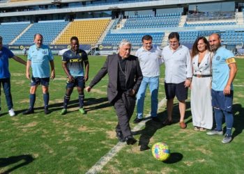 obispo-saque-honor-torneo-inmigracion-padre-gabriel-002