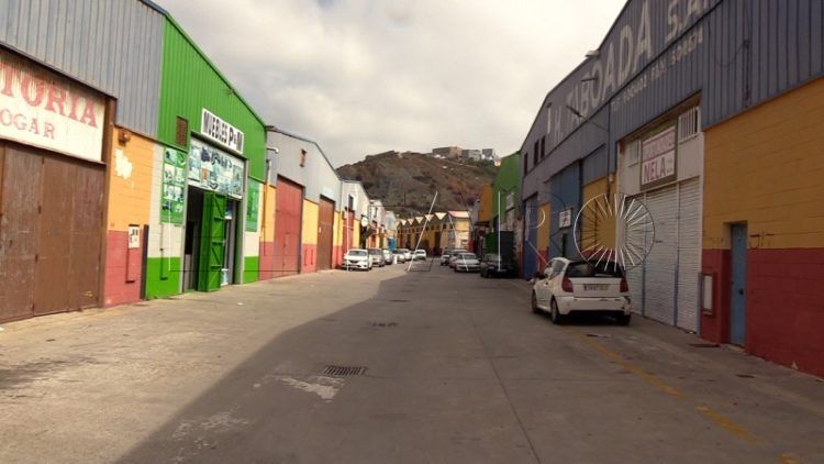 poligono-tarajal-reinventa-sobrevivir-comerciantes-017