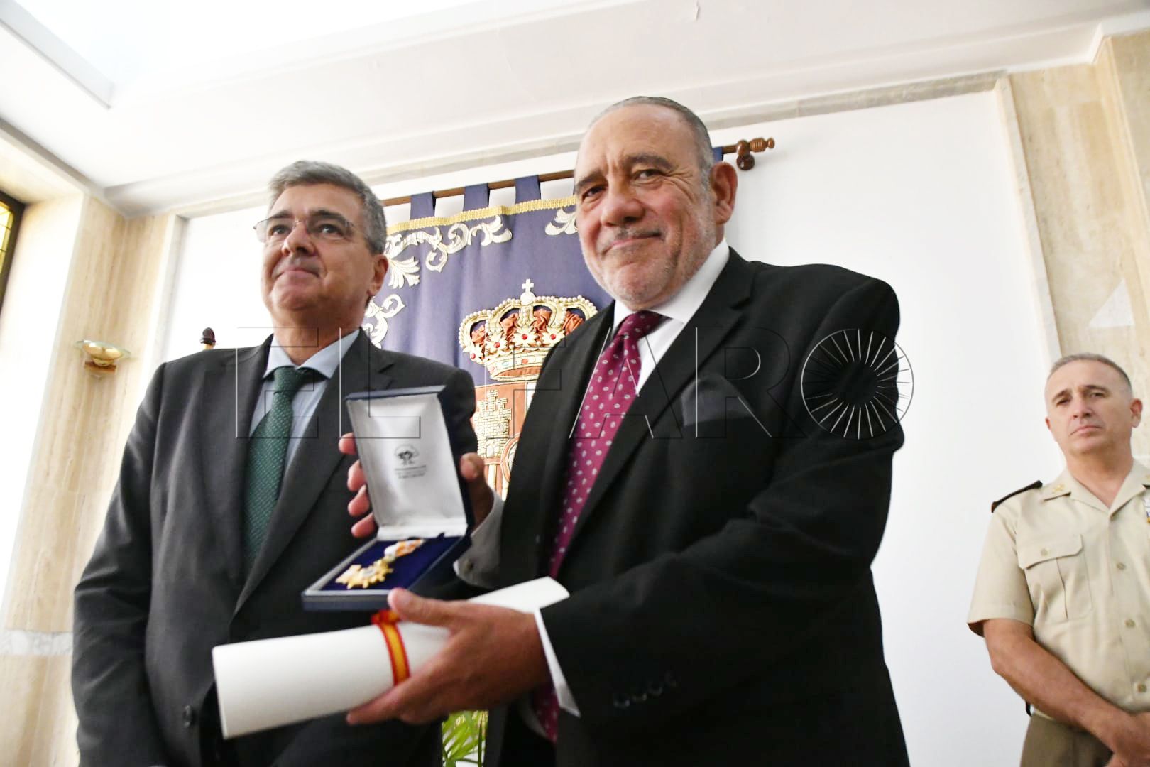 salvador-bentolila-entrega-medalla-cruz-orden-isabel-catolica-delegacion-35