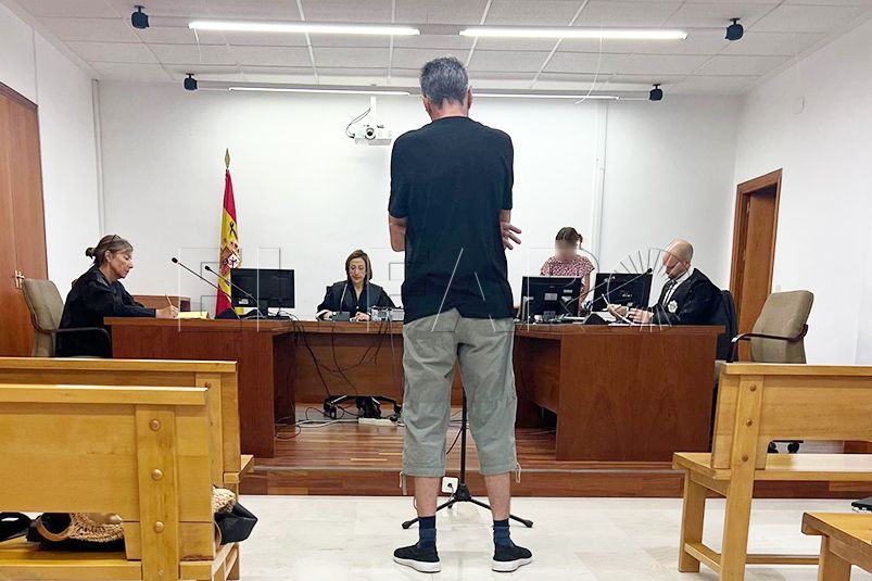 se-enfrenta-prision-golpear-piedra-hombre