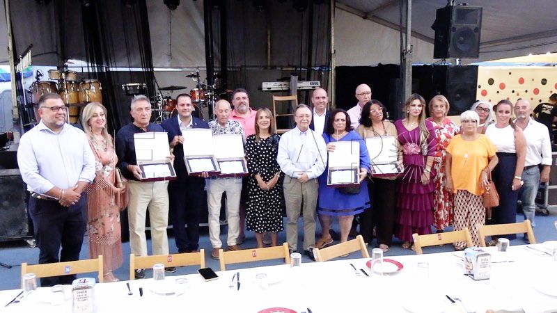 ciudad-homenajea-casas-regionales-feria