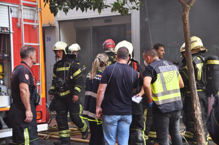 policia-nacional-bomberos-edificio-colores