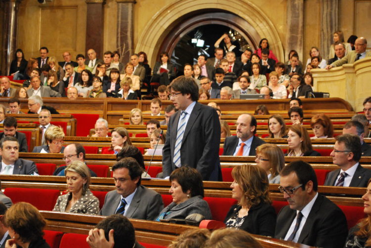 carles-puigdemont-parlamento-catalan