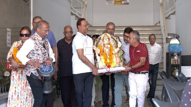 comunidad-hindu-bienvenida-ganesh-festividad-010