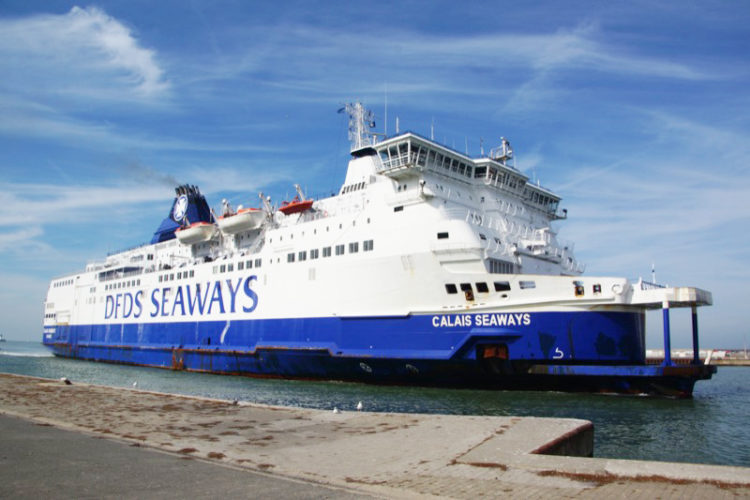 gigante-danes-dfds-transporte-mar-norte-estrecho-002