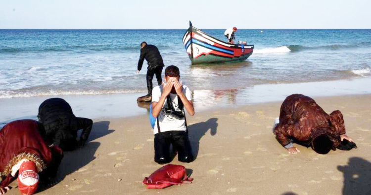 inmigrantes-llegando-playa
