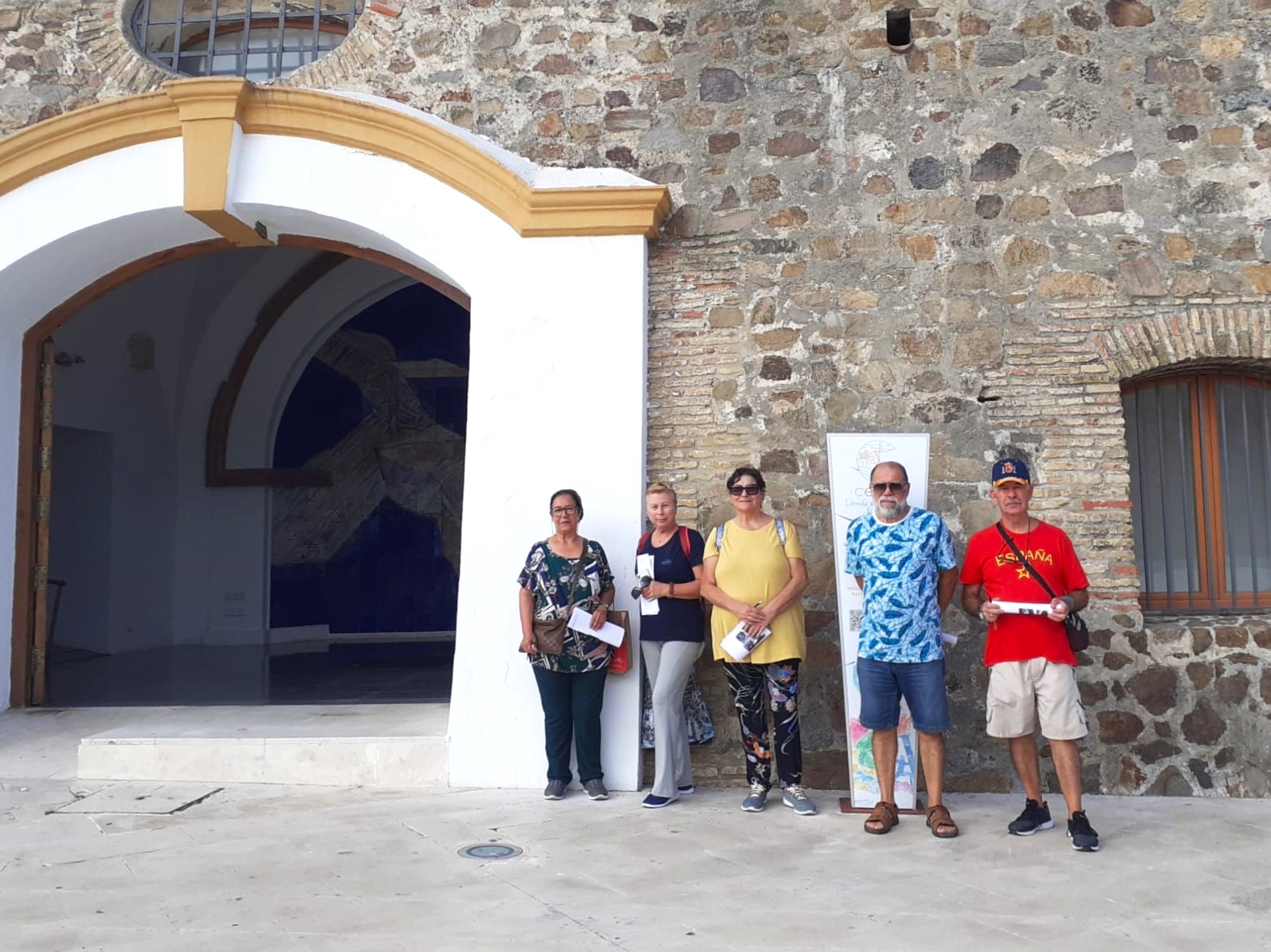 alumnos-centro-mayores-imserso-visitan-museo-arte-2