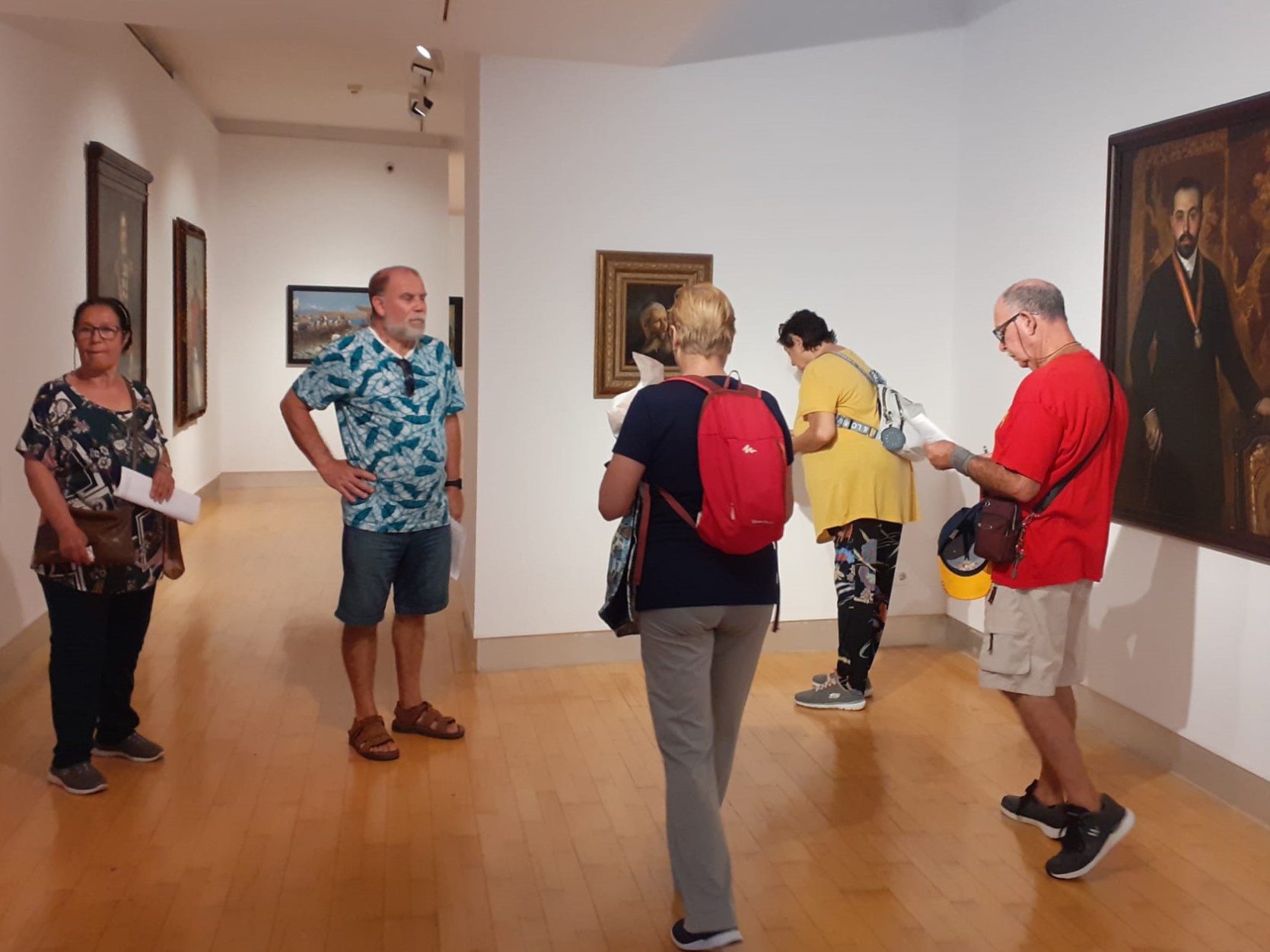 alumnos-centro-mayores-imserso-visitan-museo-arte-3
