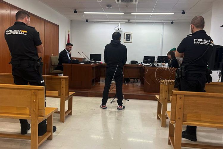 condenado-aprovecho-cambio-grilletes-agredir-policias