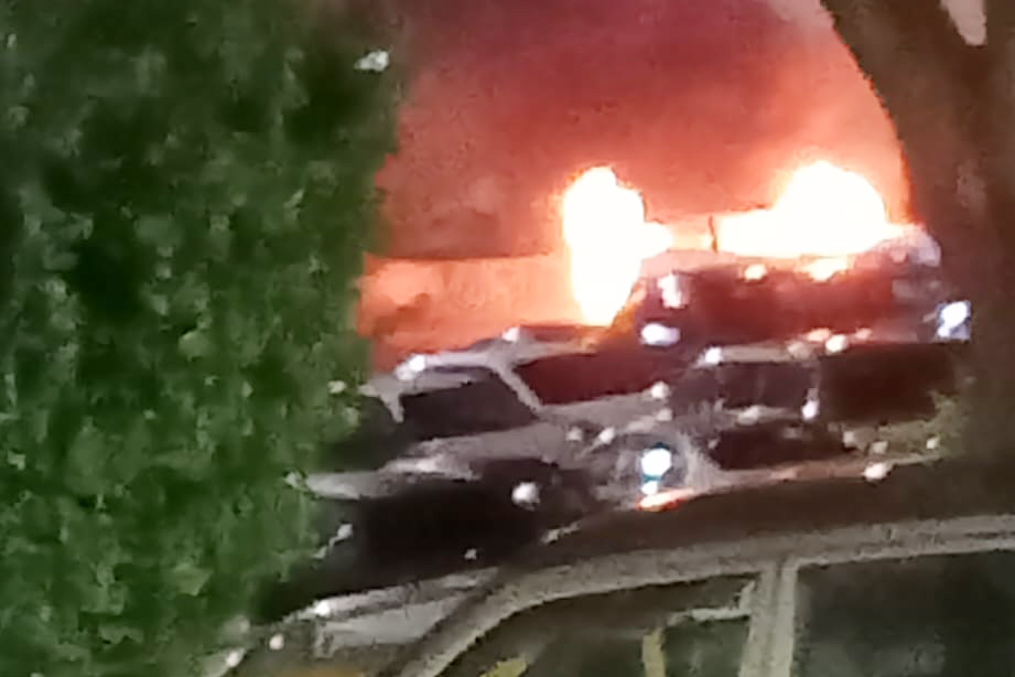 incendio-coche-pabellon-libertad