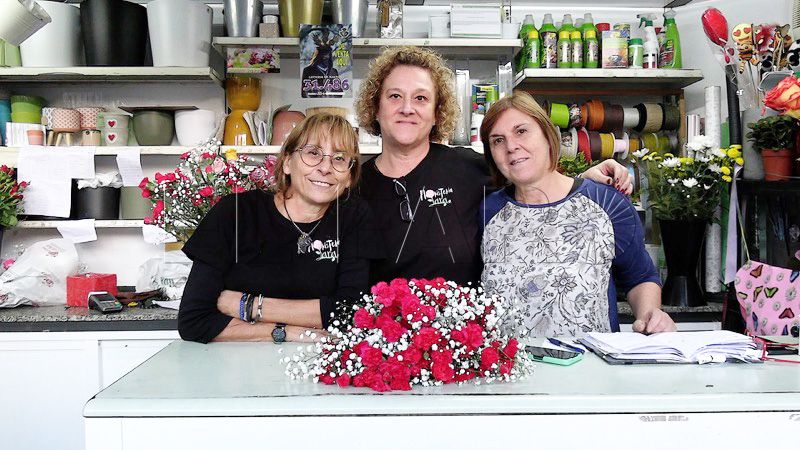 puestos-flores-se-preparan-honrar-difuntos-dia