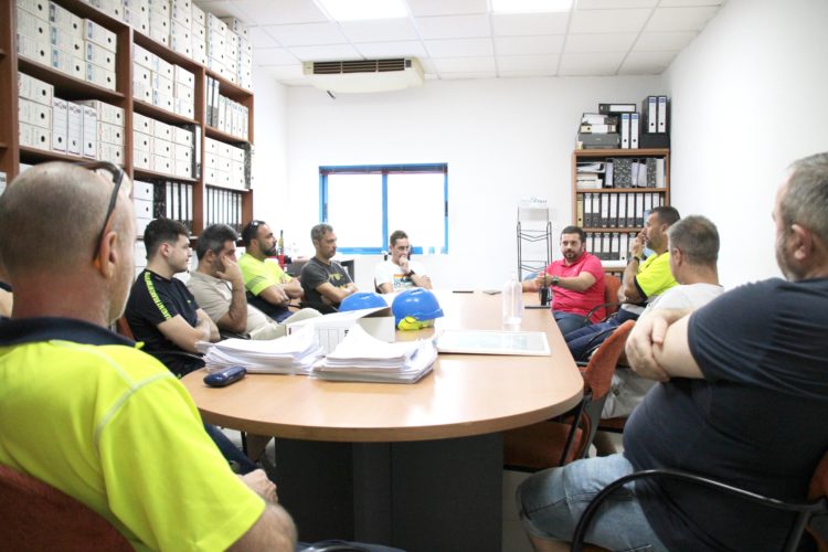 reunion-ccoo-emilio-jose-postigo-trabajadores-desaladora