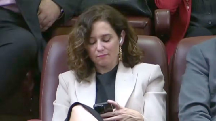 Ayuso-congreso-diputados-insultos-investidura-pedro-sanchez