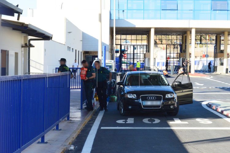 guardia-civil-frontera-tarajal-aduana-mercancias