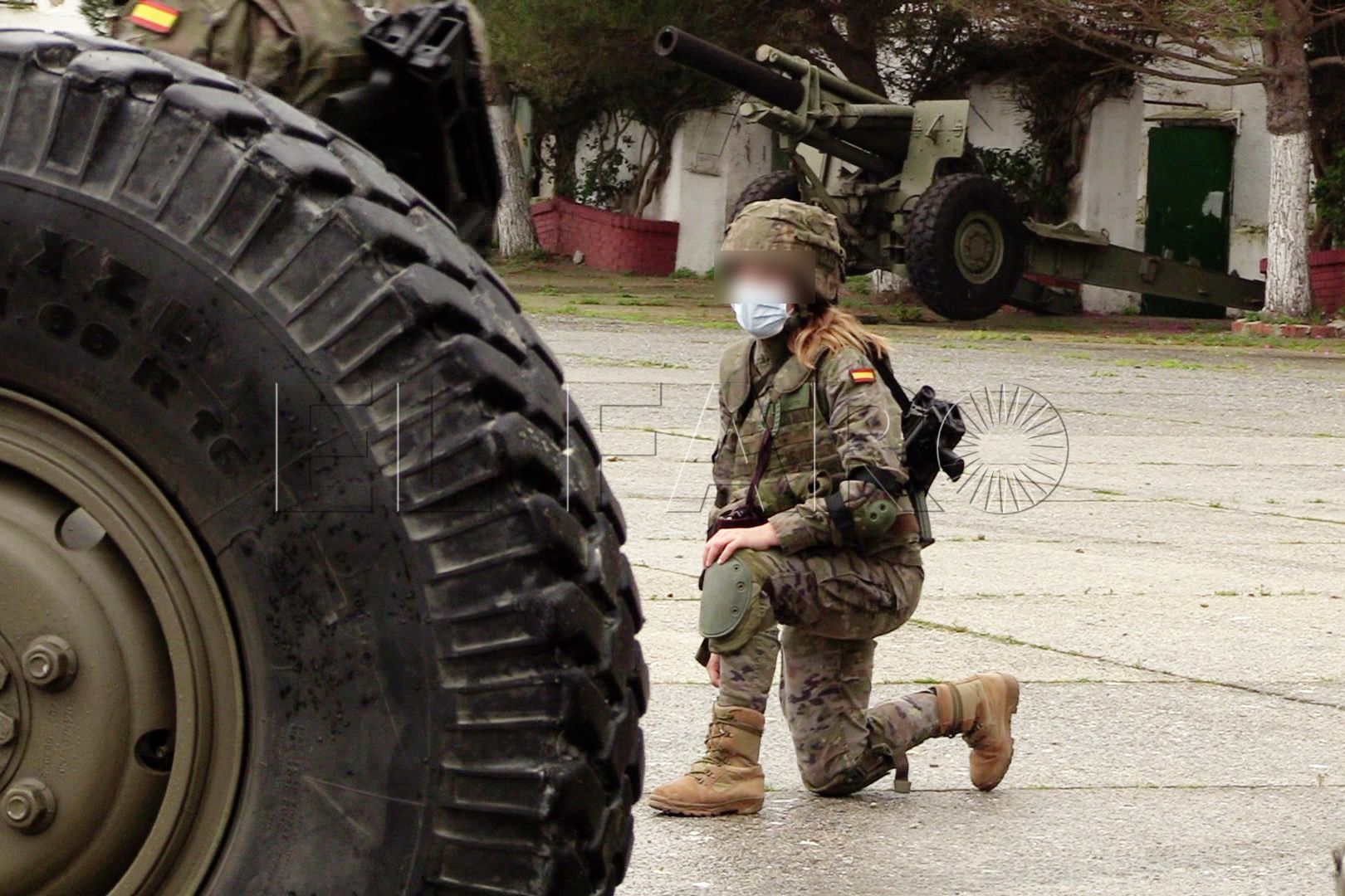 mujer-militar-cara-tapada