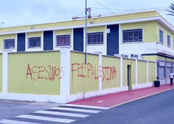 pintada-antisemita-tienda-deportes-ceuta