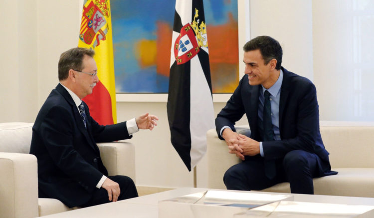 Pedro Sánchez durante su reunión con el presidente de Ceuta