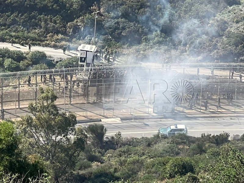 subsaharianos-botes-humo-marruecos-002