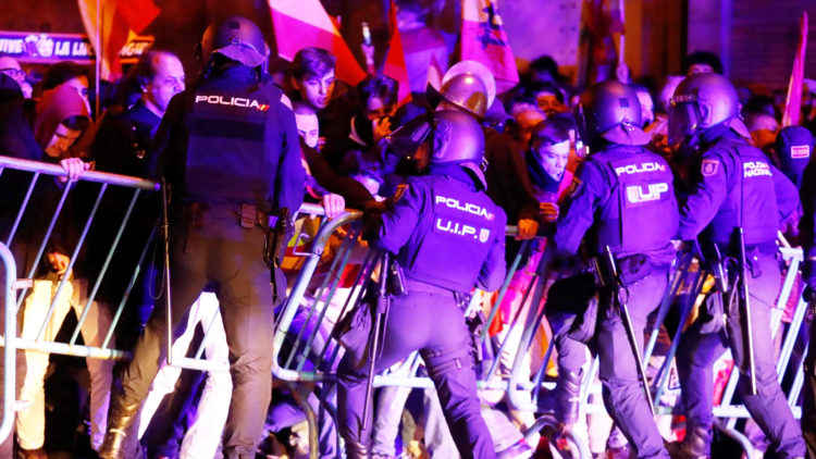 tension-manifestacion-policia-nacional
