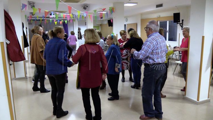 baile-merienda-centro-social-mayor-imserso-navidad-19