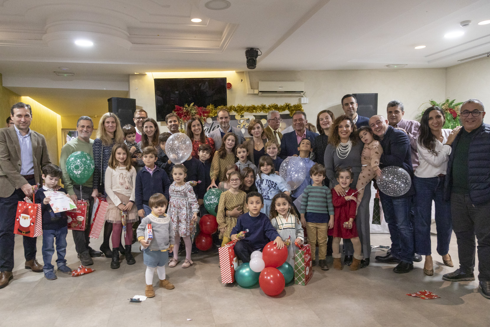 julio-perez-cazorla-gana-concurso-postales-navidad-colegio-medicos-1