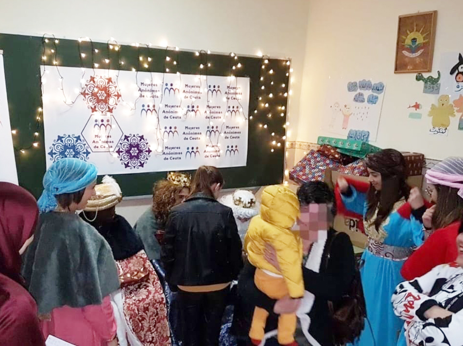 mujeres-anonimas-recogida-juguetes-alimentos-navidad-1