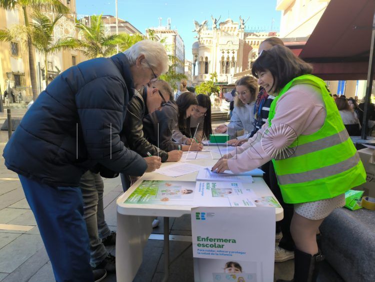 recogida-firmas-satse-enfermeras-escolares-6