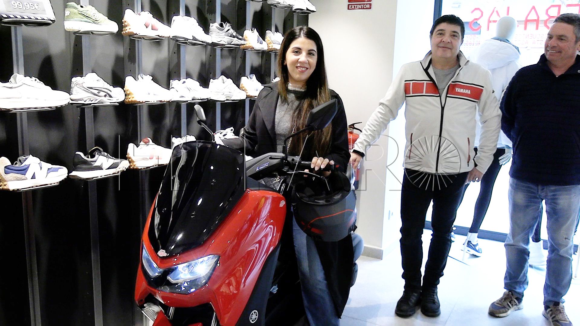 centro-comercial-abierto-entrega-moto-sorteo-navidad