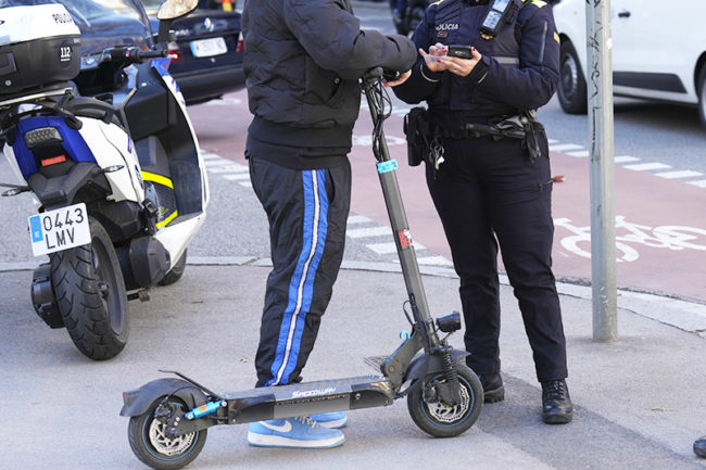 comprar-patinete-electrico-nueva-normativa-placa